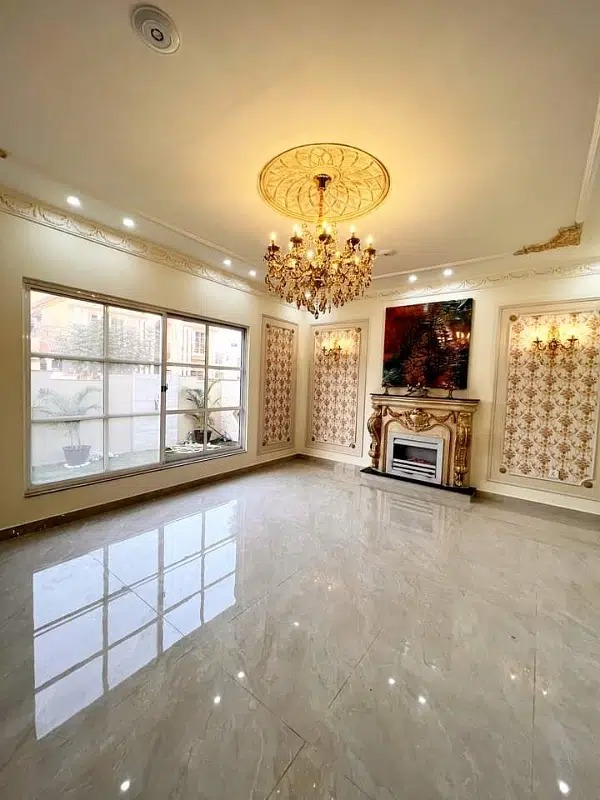 1 Kanal House For Sale in Sector  Bahria Town, Lahore